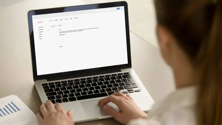 Woman on a computer requesting an accomodation online